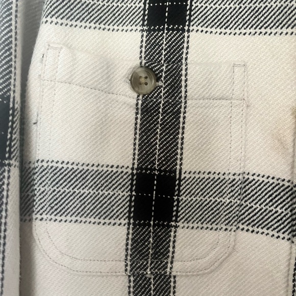 Carhart flannel women’s rugged flex. Loose fit, midweight flannel - Picture 4 of 5